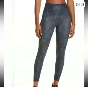 NWT spanx leggings navy reptile 7/8 length woman’s size XS 50248r workout